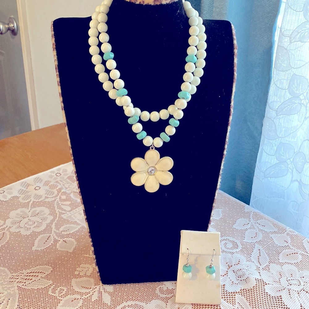 Daisy necklace/earring set